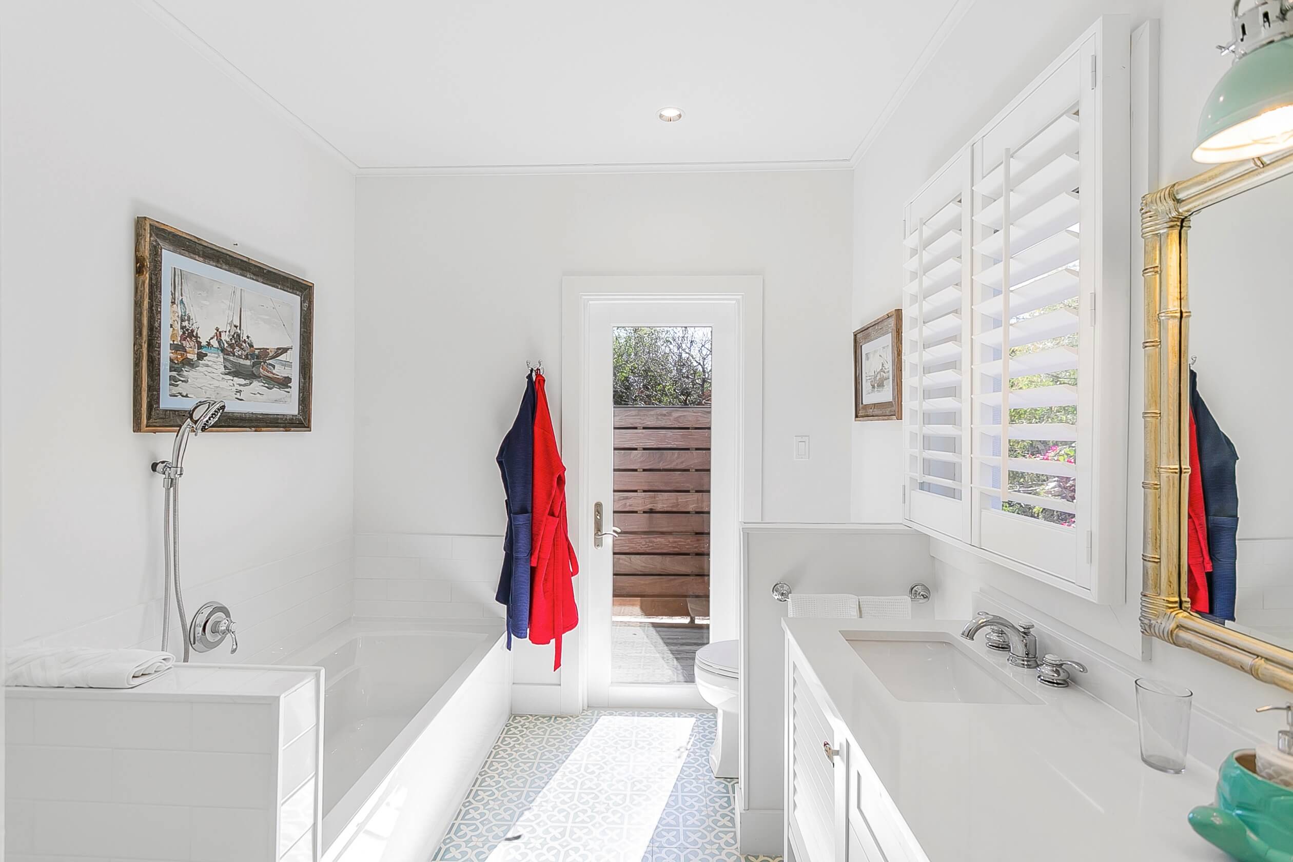 Bathroom Bathub Bakari House Great Exuma Bahamas