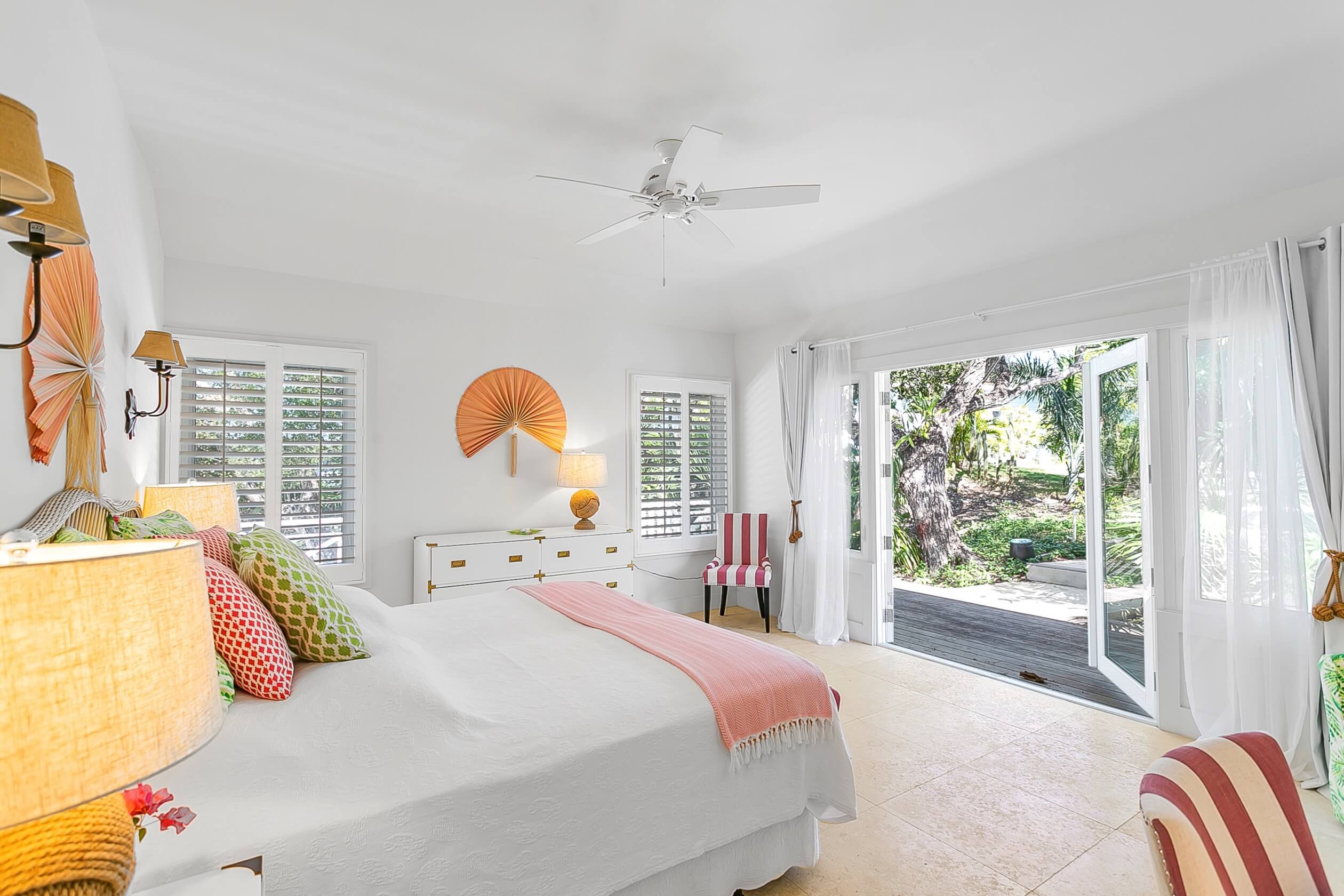 Masterbedroom with Terrace door Bakari House Great Exuma Bahamas